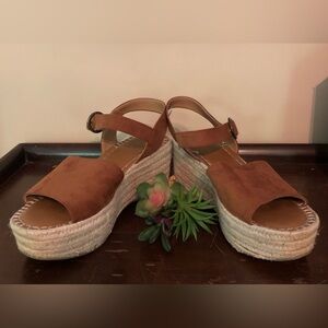 Universal Threads faux suede Espadrilles gently used wedge heel sandles Sz 9